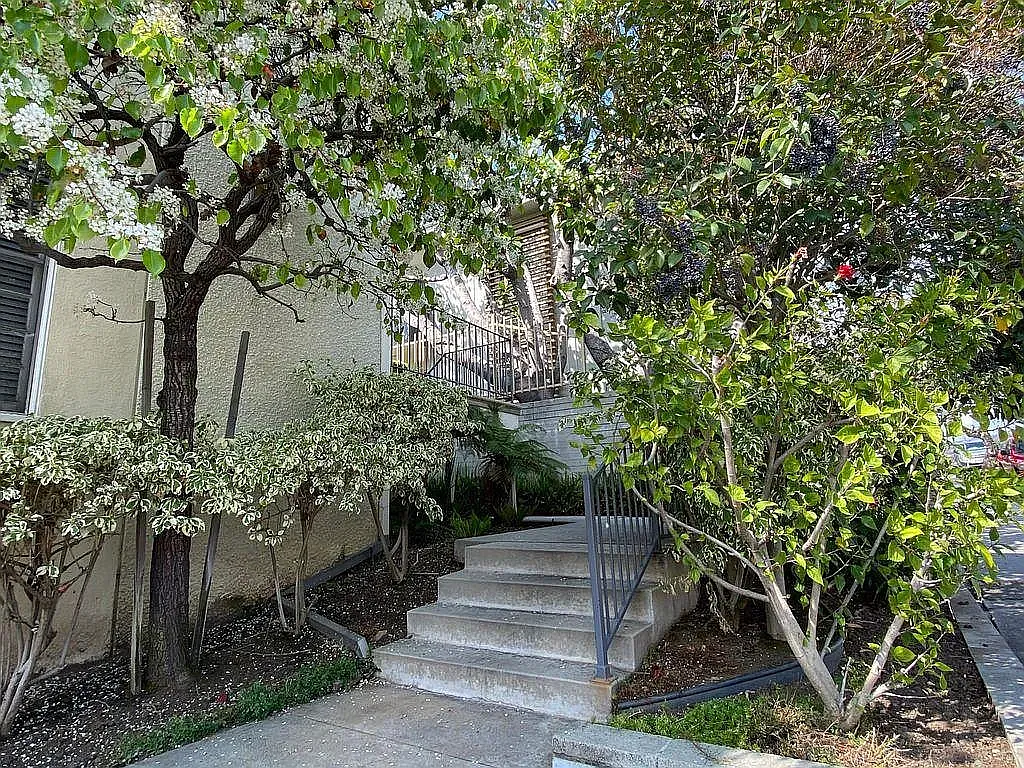 2 bed, 1100 sqft, $2,795 — Photo 2