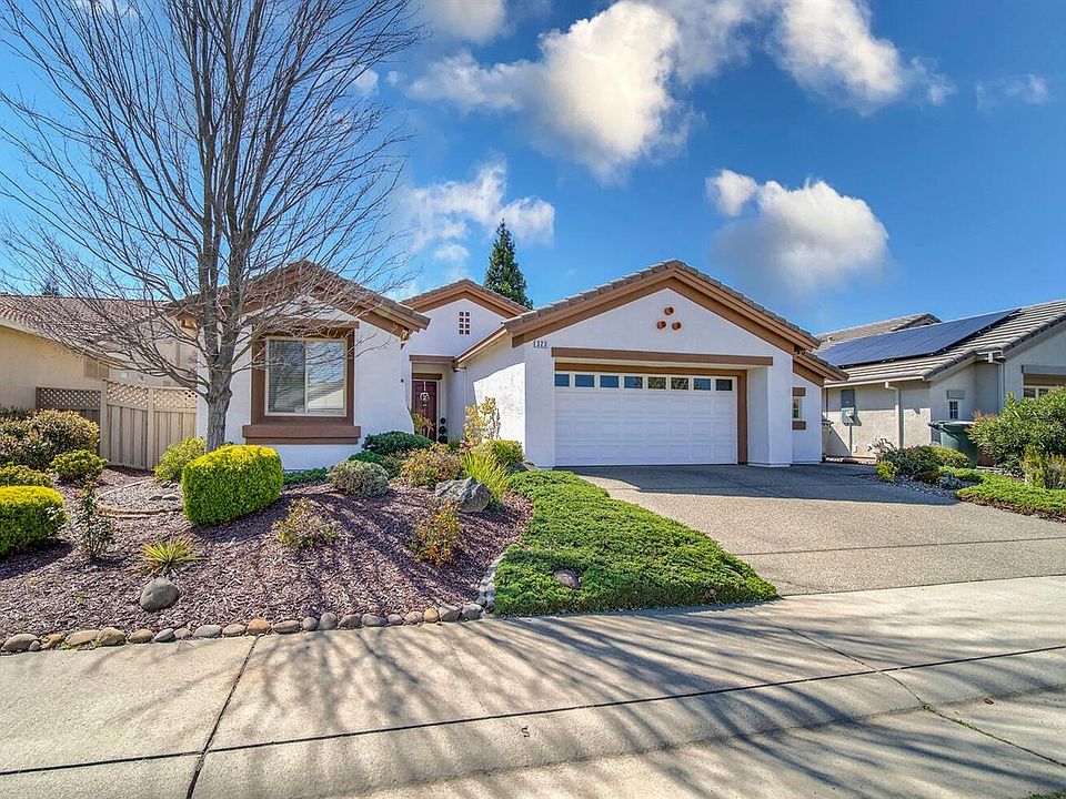2nd image of 323 Shepherds Ct