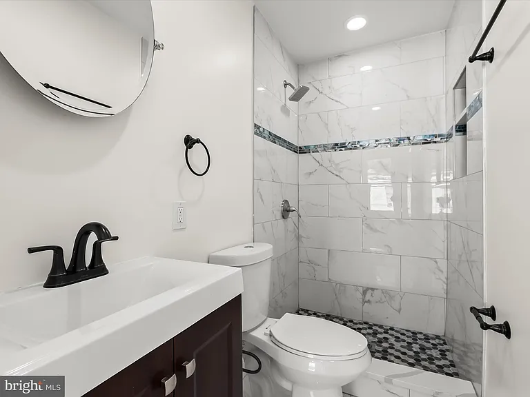 404 N Robinson St — Photo 23