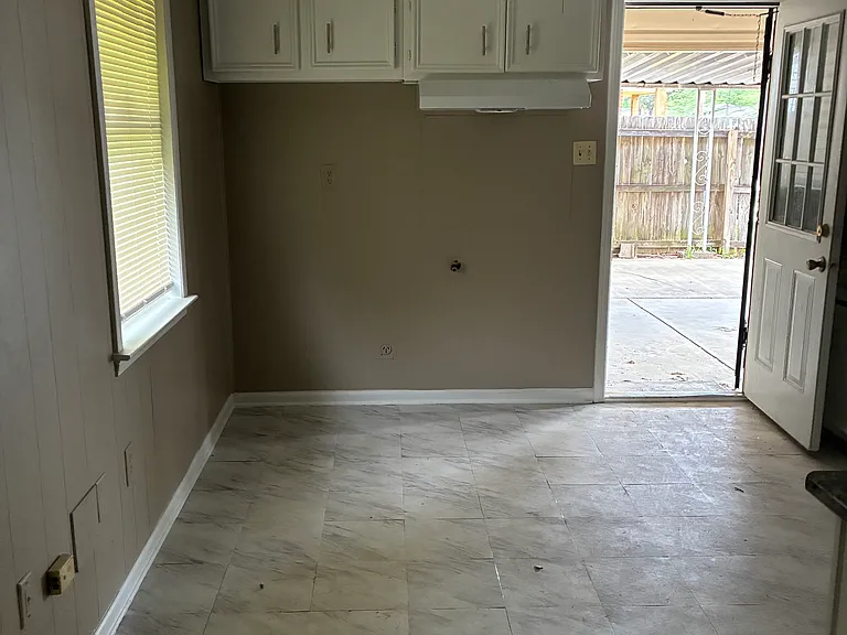 1346 Mary Jane Ave — Photo 2