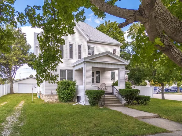 409 W Water St, Pontiac, IL 61764
