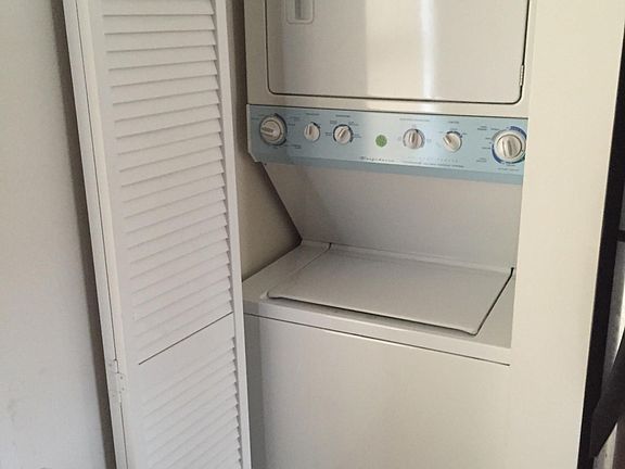 5th image of 3812 N Sheffield Ave #3L