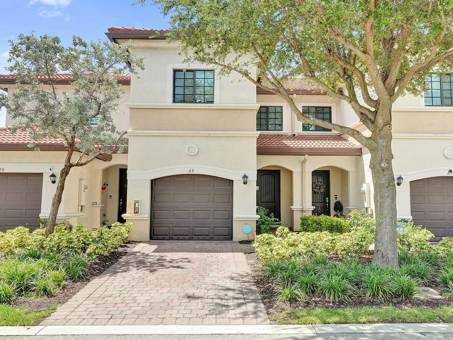 3 bed, 2.5 bath, 1303 sqft, $3,300 — Photo 1
