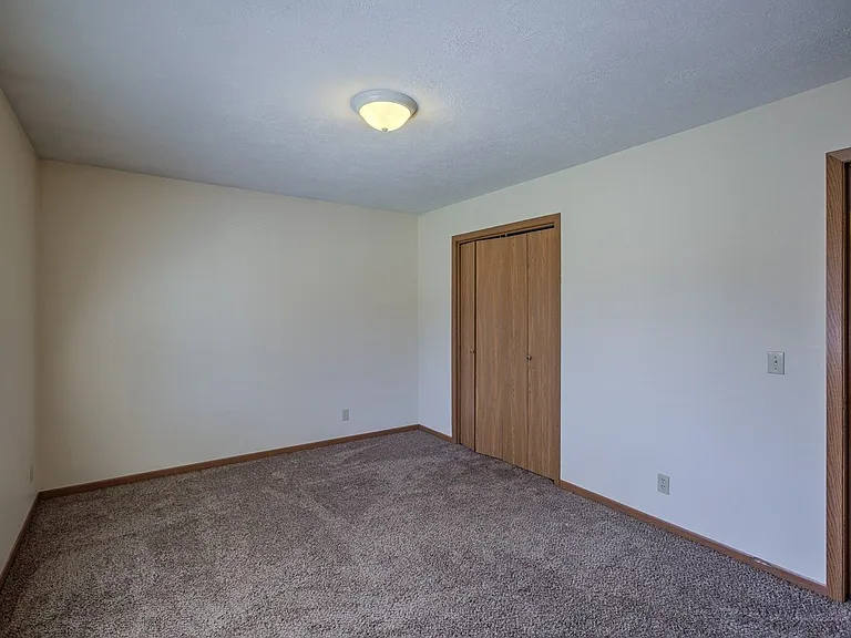404 Chestnut Dr — Photo 35