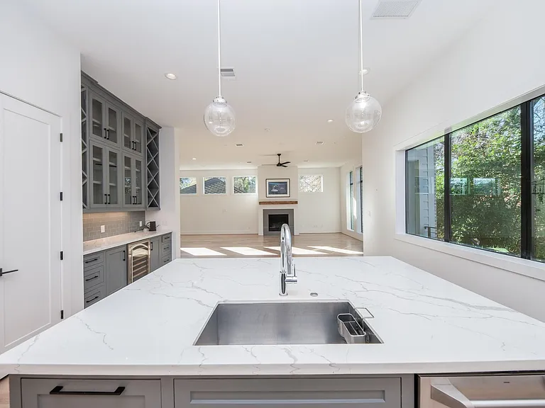 2501 Julian St — Photo 16