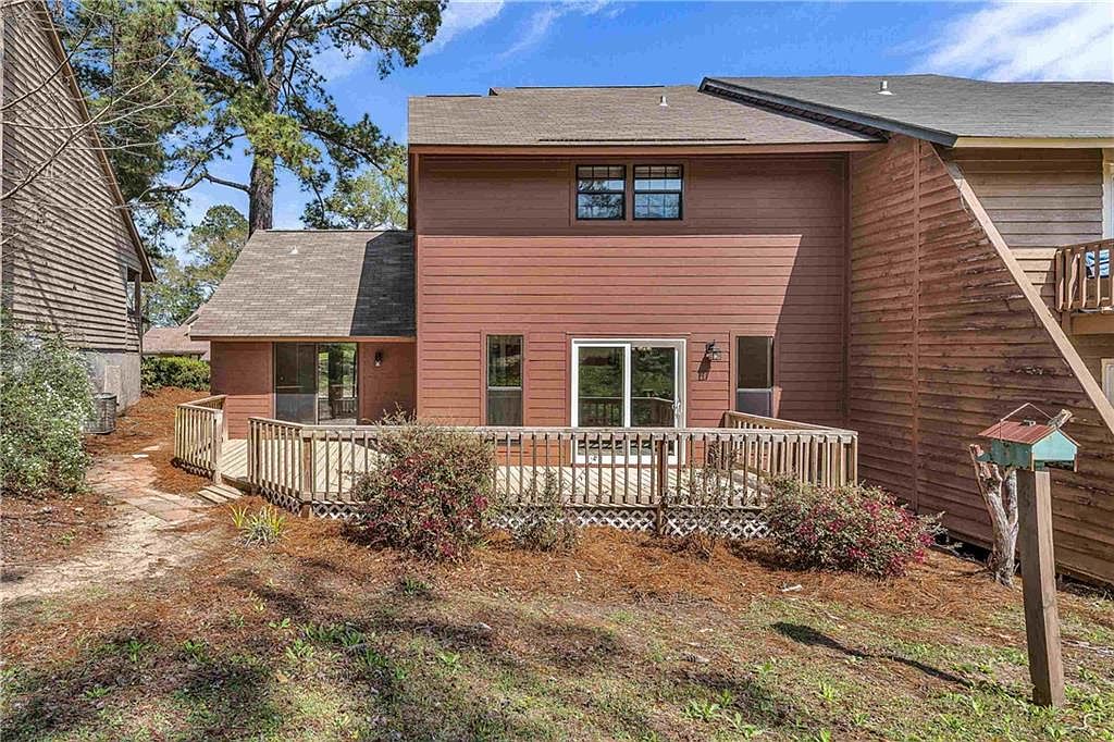 23 Lake Shore Dr