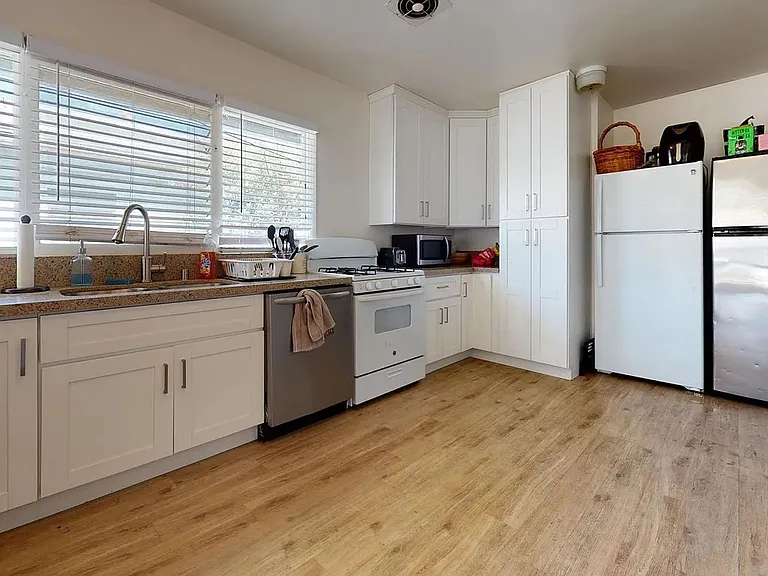 6180-6182 Mary Lane Dr — Photo 4