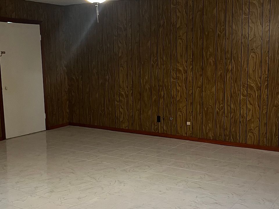 1st image of 911 N Shireview Cir