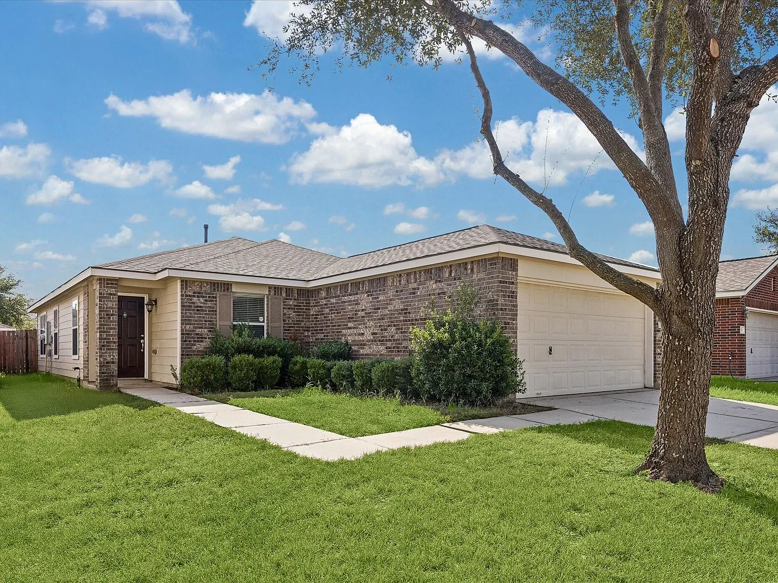 3 bed, 2.0 bath, 1605 sqft, $1,900 — Photo 2
