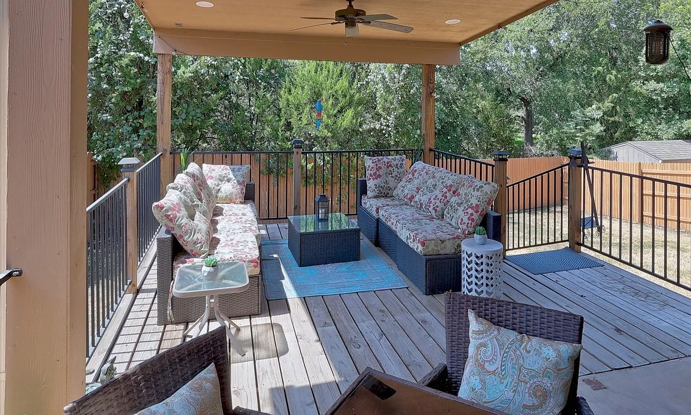 3 bed, 2.0 bath, 1721 sqft, $2,325 — Photo 3