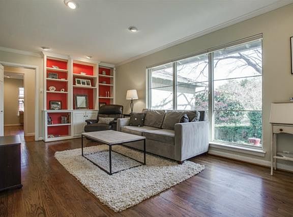 4th image of 844 Lake Terrace Dr