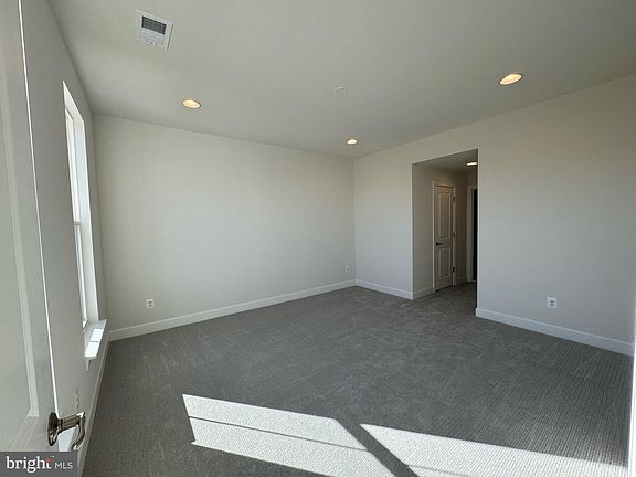 5th image of 113 Windflower Way