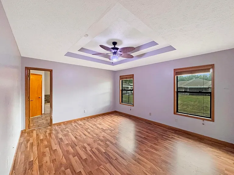 303 S Suburban Ave — Photo 6