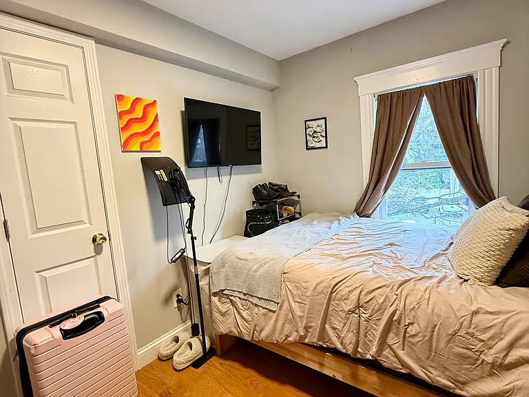 452 E 3rd St #2 — Photo 10