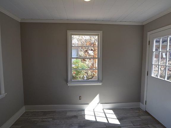 3rd image of 3857 Marion Ave
