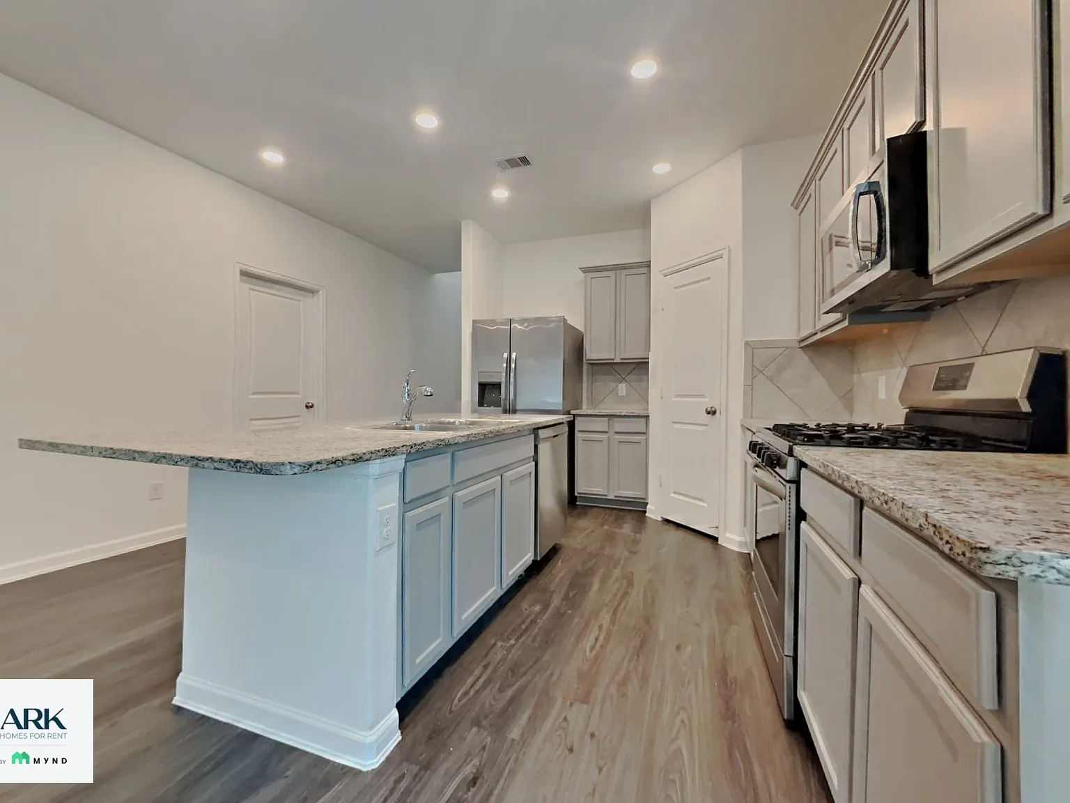 4 bed, 3.0 bath, 2385 sqft, $2,395 — Photo 4