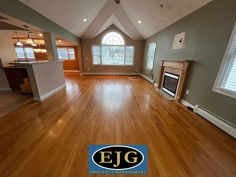 163 Pleasant St #2 — Photo 7