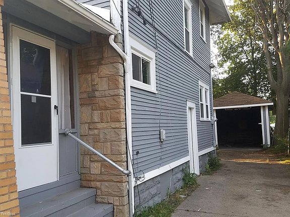 3rd image of 37 Zeno St SW