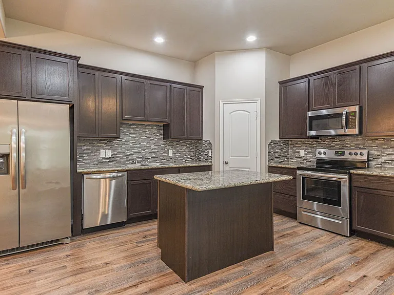 15627 Sycamore Dr — Photo 6