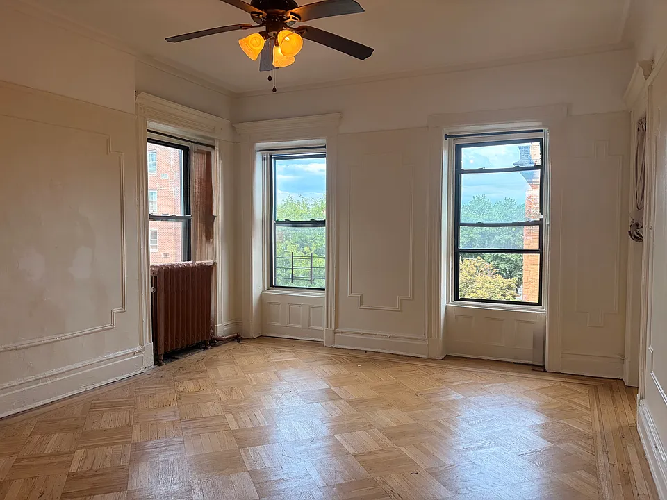 300 Lewis Ave #4
