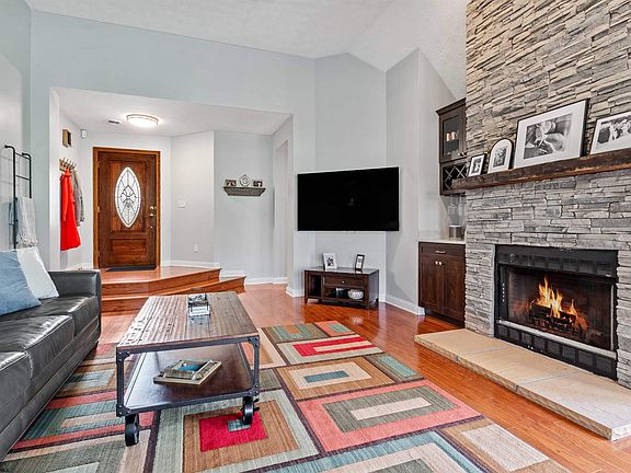 5th image of 2040 Georgian Ln
