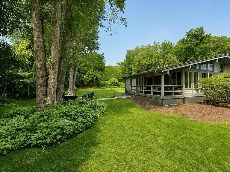 35 Sunset Ave — Photo 4
