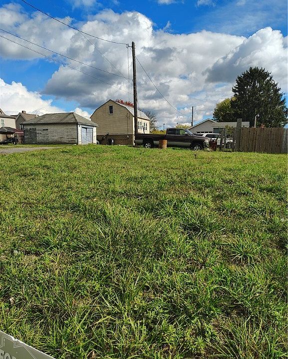 2nd image of 220 Maple Ave
