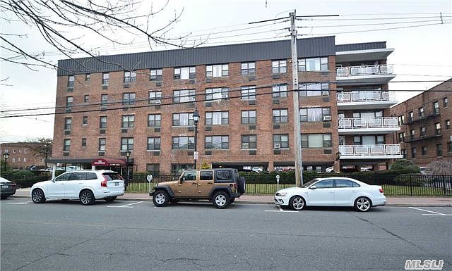 1st image of 124 Smith St APT 3C