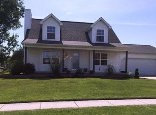 660 Vincent St, Pinckney, MI 48169