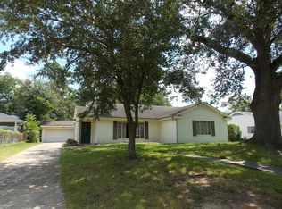 2850 Lakeview Cir, Beaumont, TX 77703