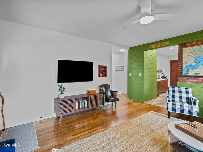 226 E Water St — Photo 7