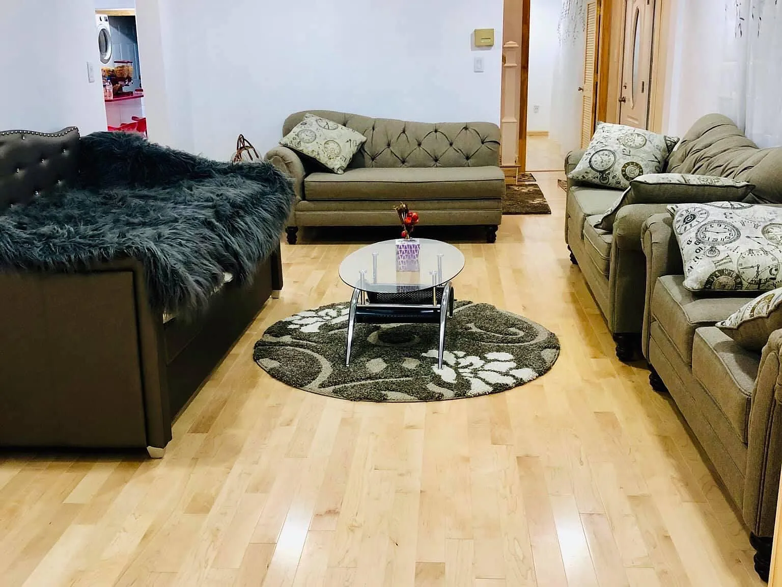 4 bed, 2655 sqft, $3,000 — Photo 2