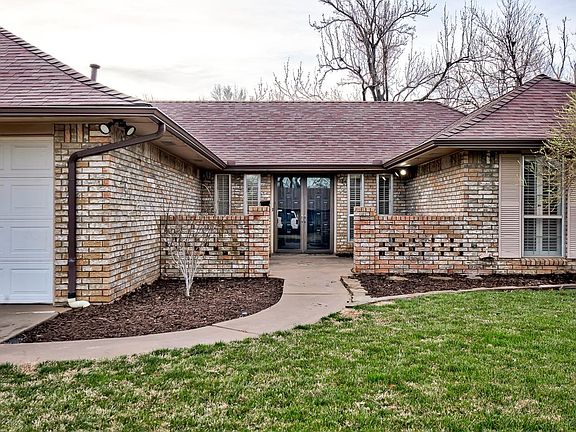 4th image of 813 Canary Ln