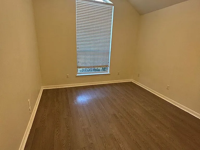 1001 Brookhaven Dr — Photo 10