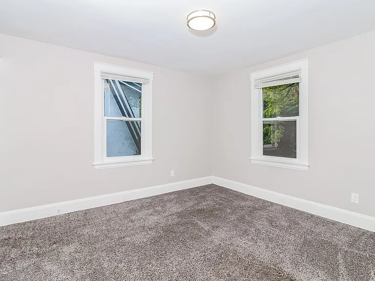 623687_029_bedroom_13241339.jpg