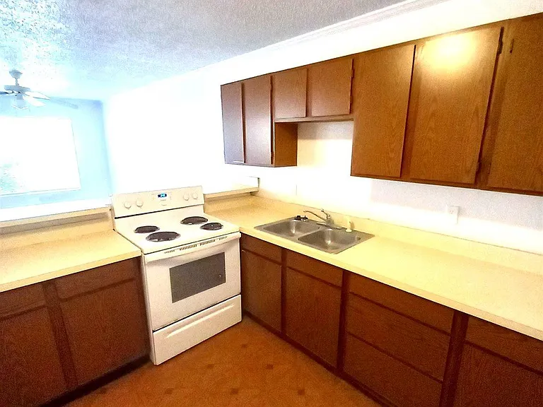 419 N Wentworth St — Photo 3