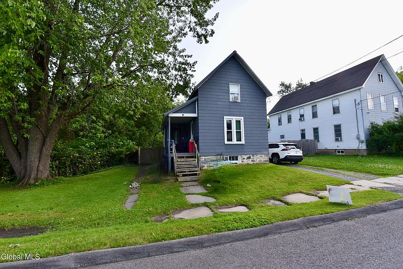3rd image of 30 W Decker Street