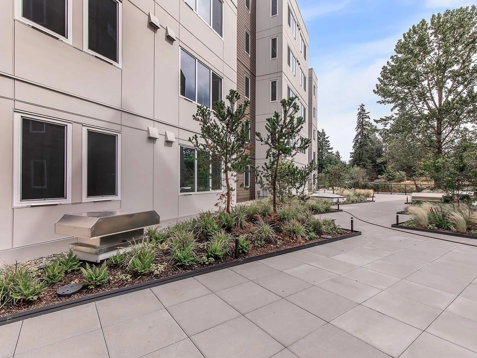 192 Shoreline — Photo 3