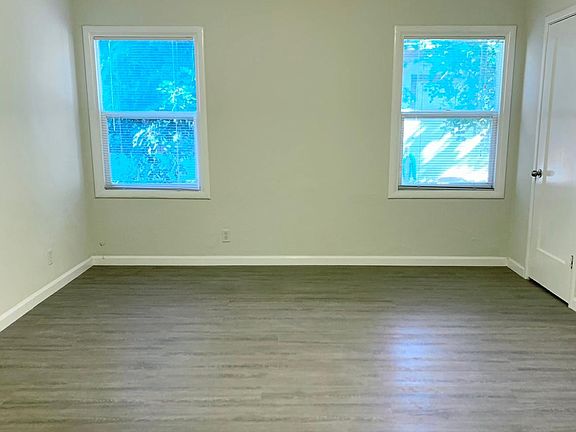 5th image of 245 Poplar Ave APT 1
