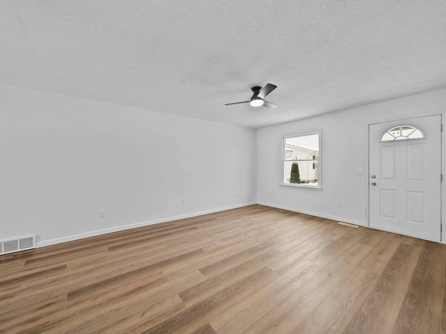 2 bed, 900 sqft, $1,100 — Photo 4