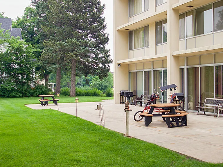 Skyline Apartments — Photo 14