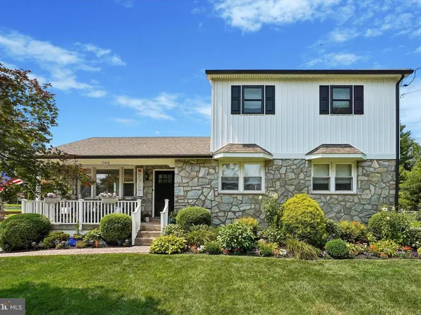 705 Hollow Rd, Phoenixville, PA 19460