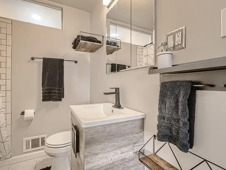 4660 E Wyoming Pl — Photo 10