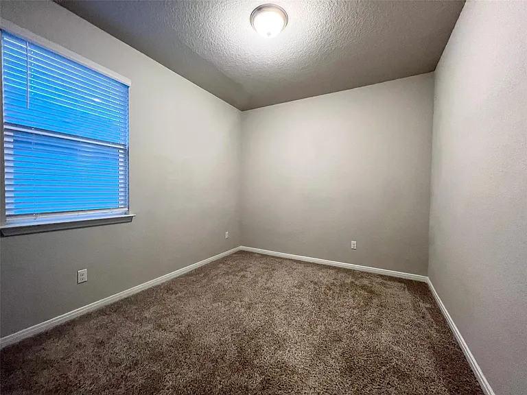 105 Naset Dr — Photo 20