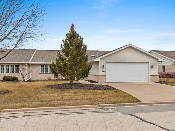 1668 Twin Lakes Cir, Green Bay, WI 54311