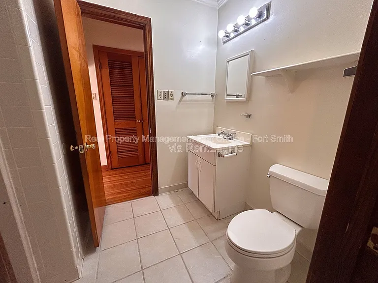 1306 S 41st St — Photo 11