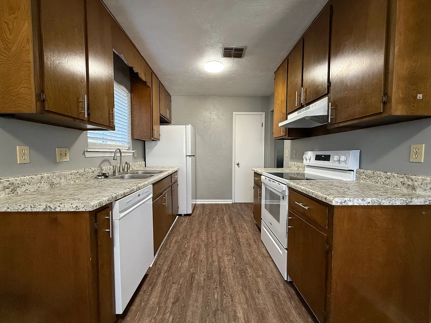 Downstairs unit off Mahan close to TMH — Photo 1