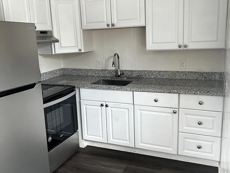 512 Crampton St #E — Photo 3