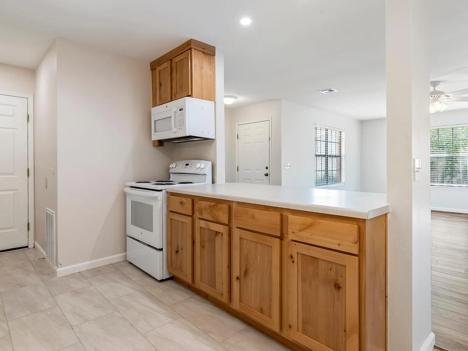 3 bed, 1500 sqft, $1,575 — Photo 1