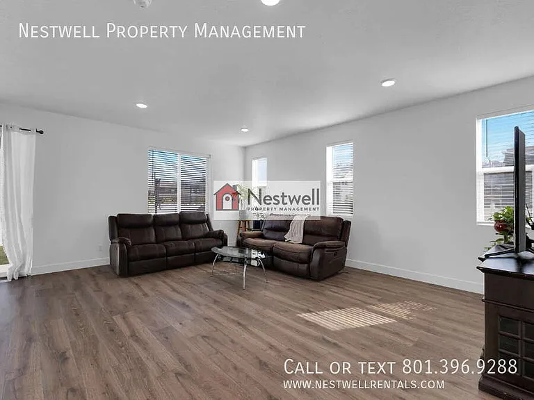 563 E Alma Mater Ave — Photo 5